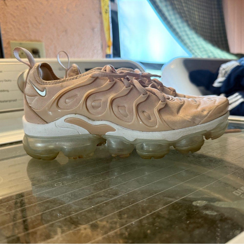 Nike Air VaporMax Plus Sneakers in Pink